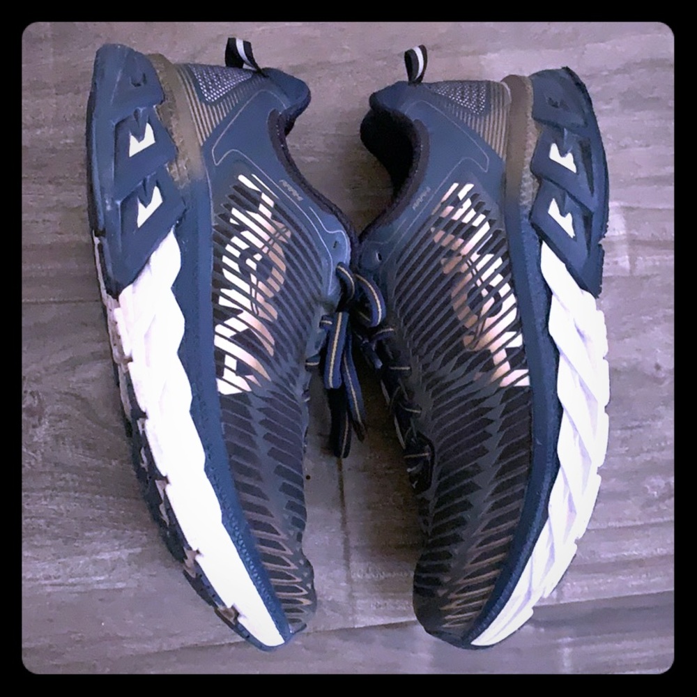 Hoka One One Arahi